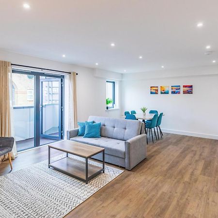 Central 2 Bed 2 Bath Apartment Near Brighton College, Beach, Hospital - Long Stay Offers Exterior foto