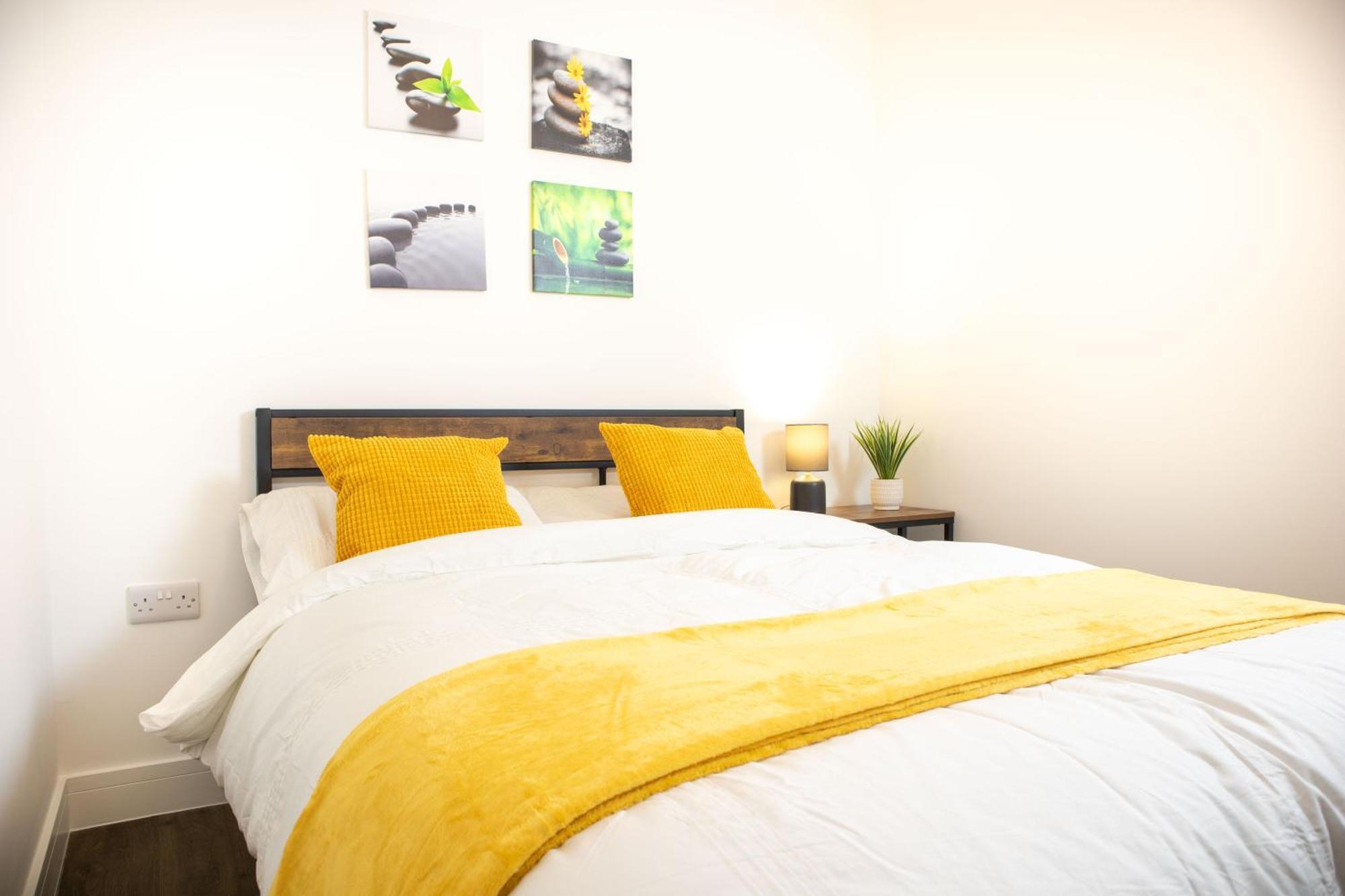 Central 2 Bed 2 Bath Apartment Near Brighton College, Beach, Hospital - Long Stay Offers Exterior foto
